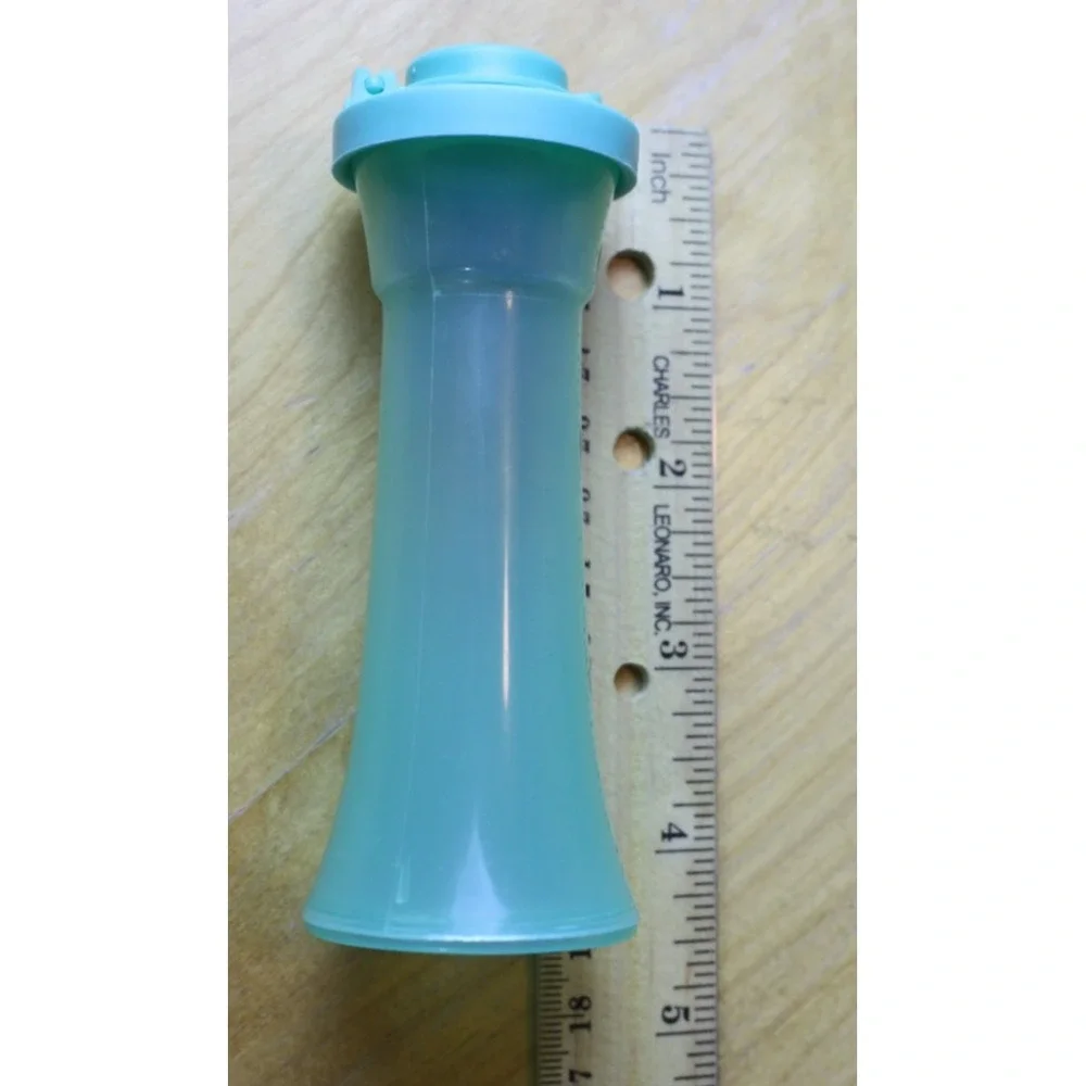 Vintage Tupperware Salt and Pepper Shakers Kitchen Table Retro Blue Green Set